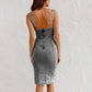 A SculptiDress™ formálja sziluettjét és erősíti önbizalmát.